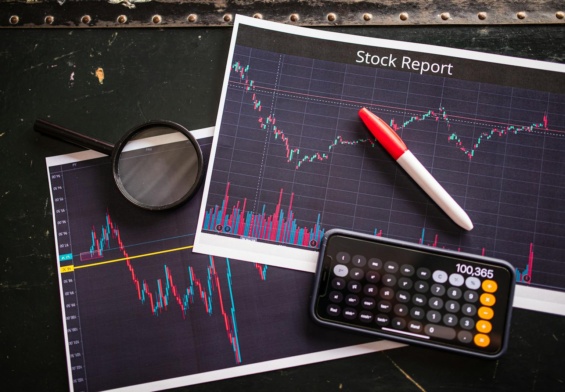 Can You Stack Stock Charts on Yahoo Finance